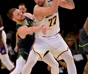 JBO游戏登录 -关于加时末段突围战来临，明尼苏达森林狼围绕西甲队长鼓劲，态度坚定，身体对抗强度拉满的信息